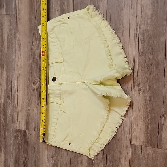 Billabong Laneway Shorts, Pale Neon Yellow/Green, Size 5 - Picture 6 of 8